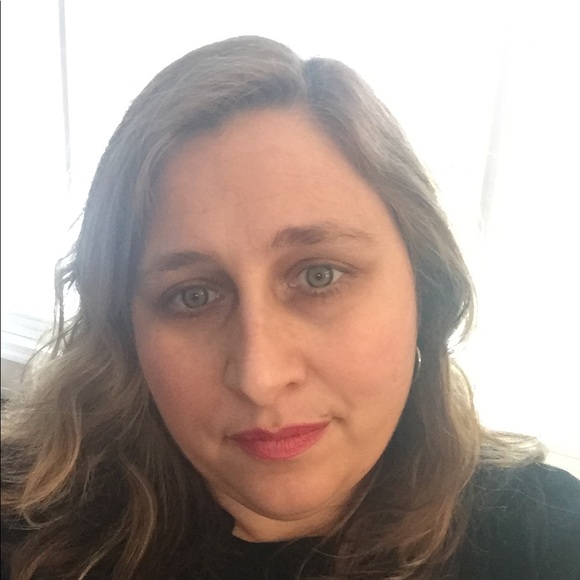 Meet your Posher, Lisa - Picture 2 of 2